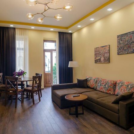 Home@97 On Aghmashenebeli Avenue Tbilisi Eksteriør bilde