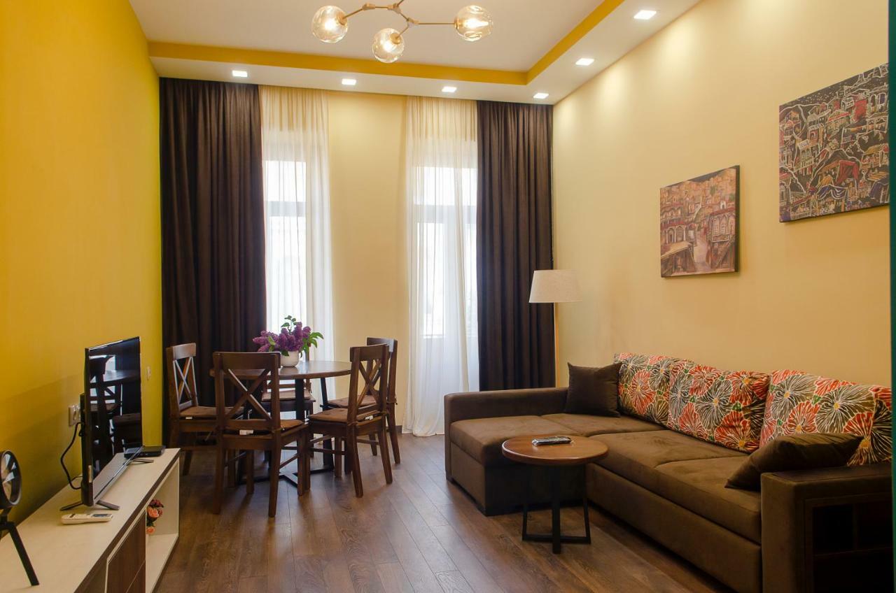 Home@97 On Aghmashenebeli Avenue Tbilisi Eksteriør bilde